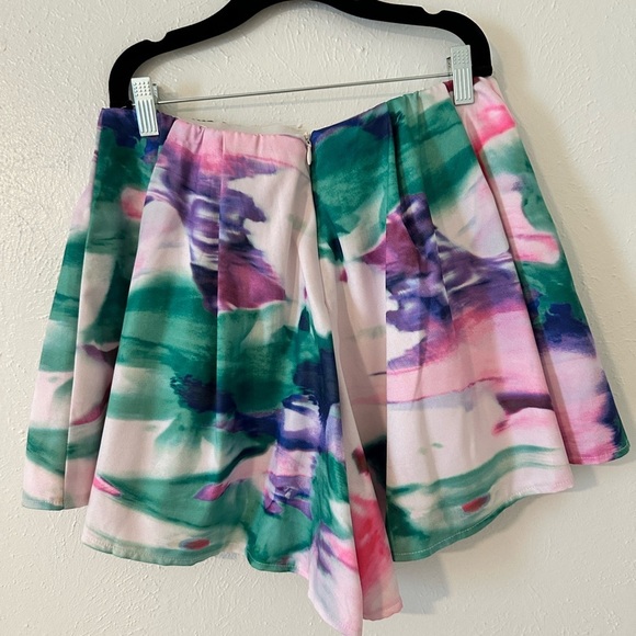 Two piece multi color short and crop top set​​ - Picture 5 of 9